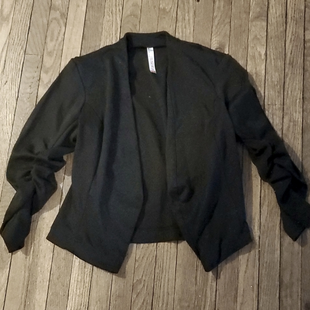Cropped Ruched Sleeve Blazer